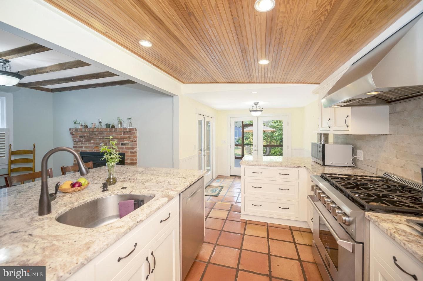 1102 Prince Edward Street photo 35