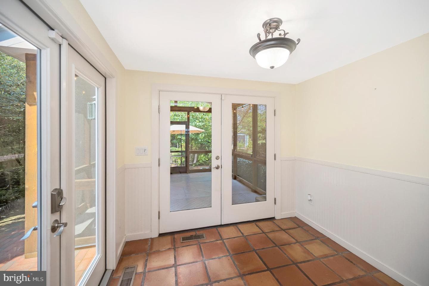 1102 Prince Edward Street photo 40