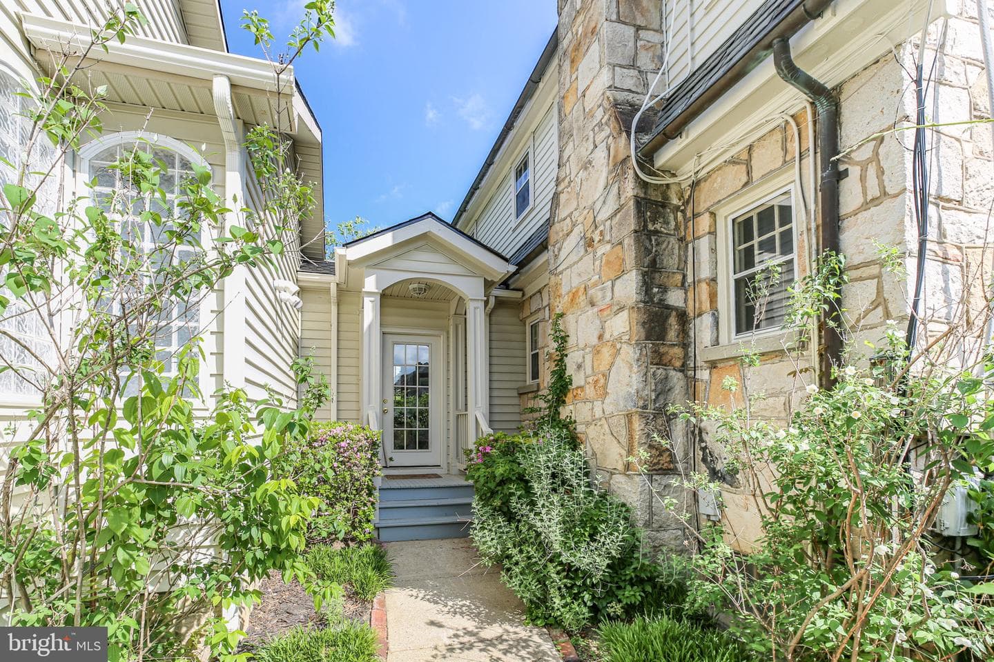 1500 Augustine Avenue photo 4
