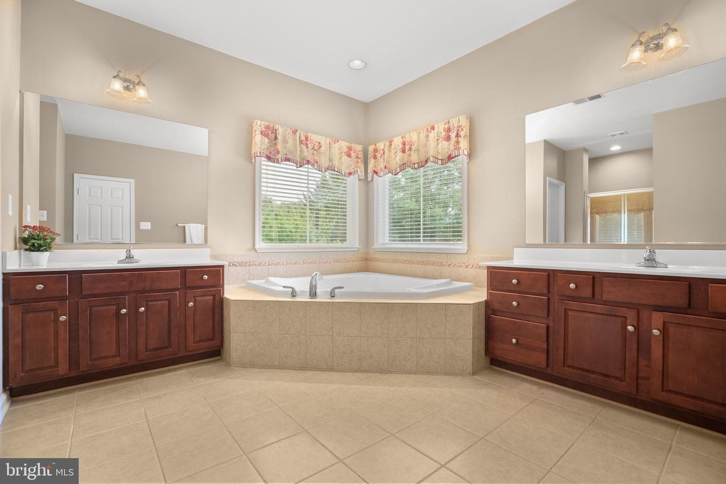1002 W Kensington Circle photo 27