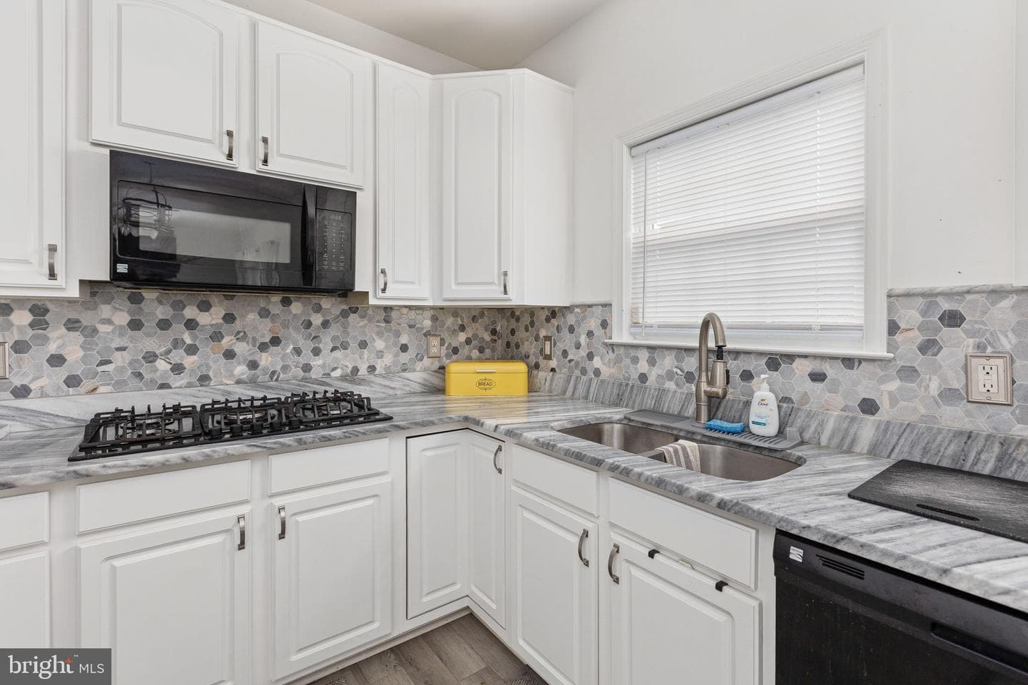 1004 Black Oak Court photo 23