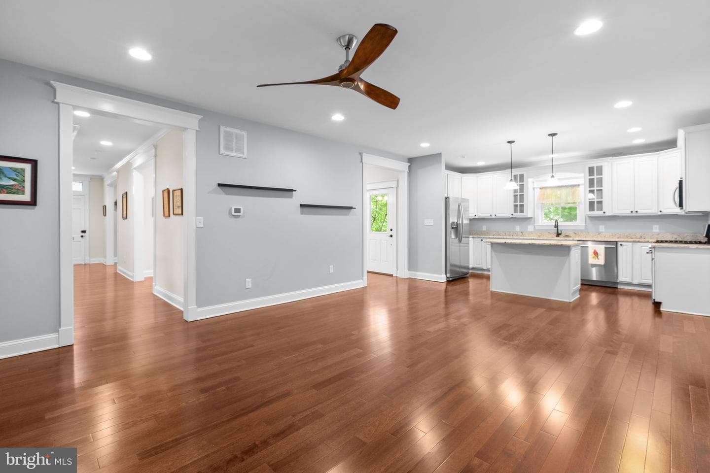 705 Charlotte Street photo 12