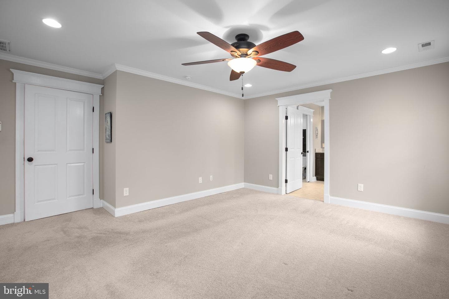 705 Charlotte Street photo 31