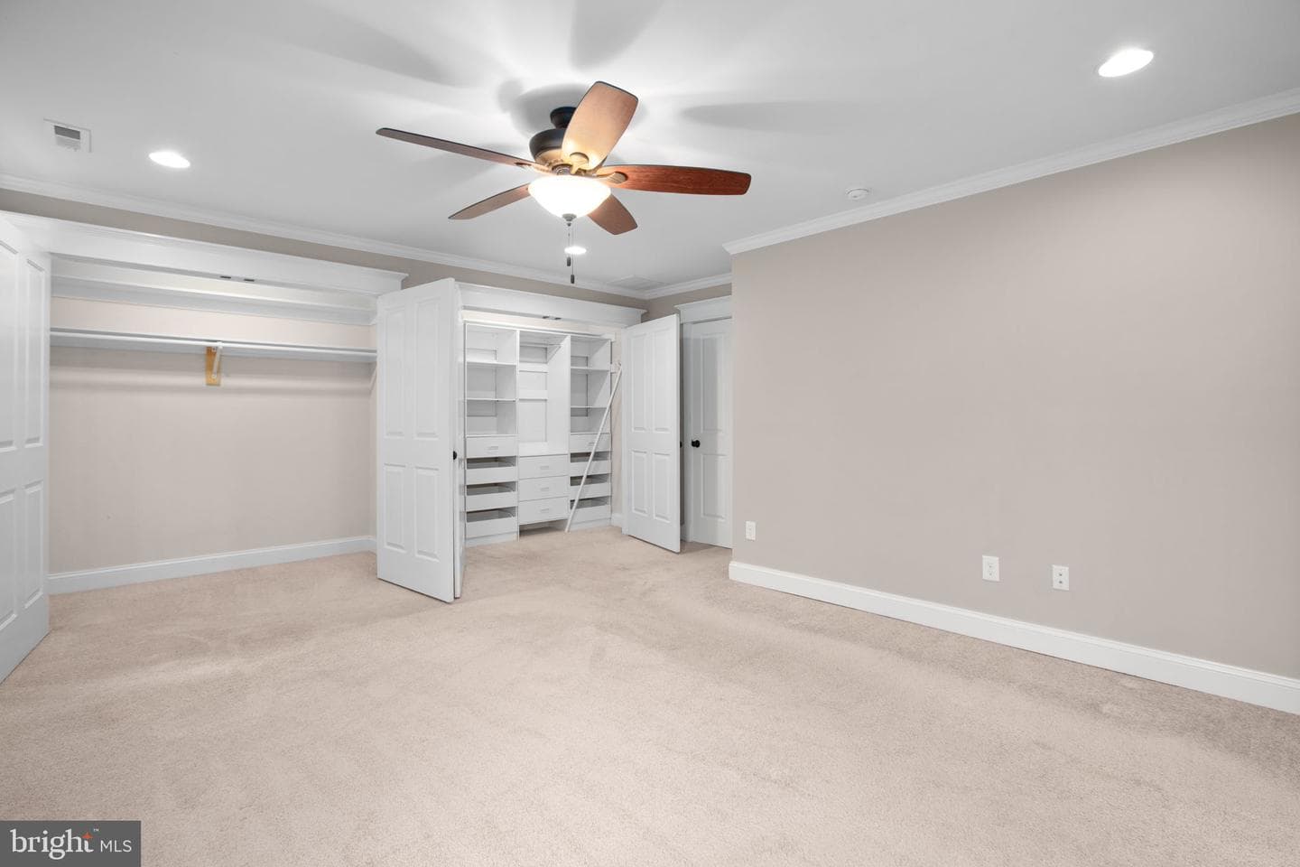 705 Charlotte Street photo 32
