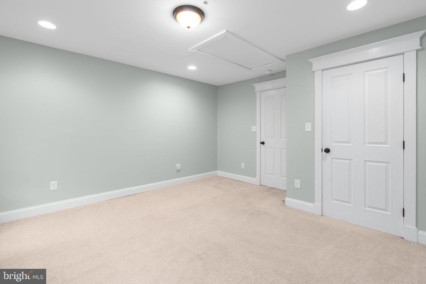 705 Charlotte Street photo 37