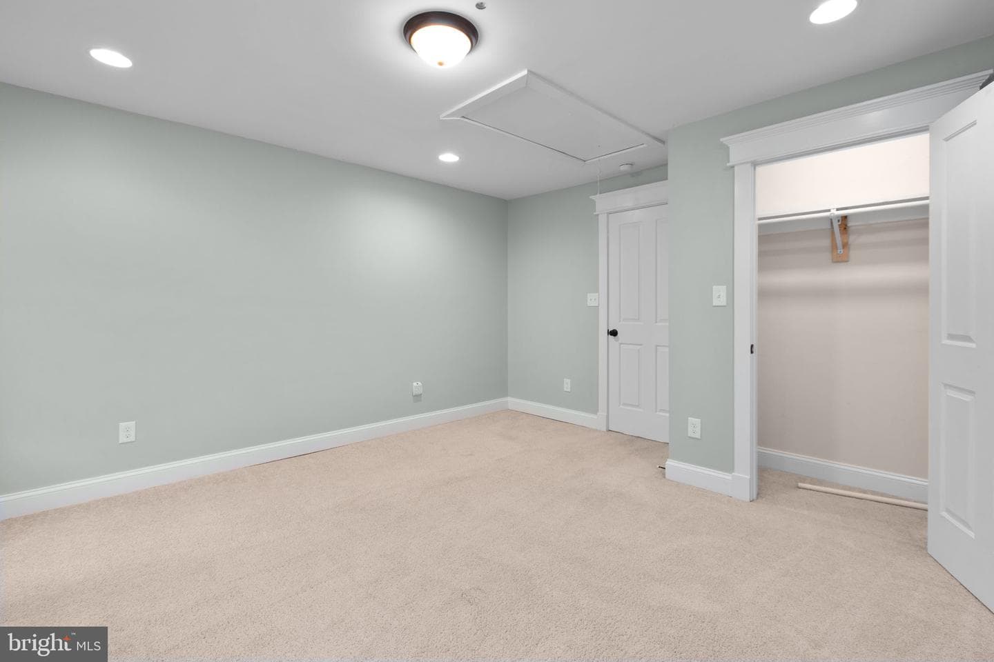 705 Charlotte Street photo 38