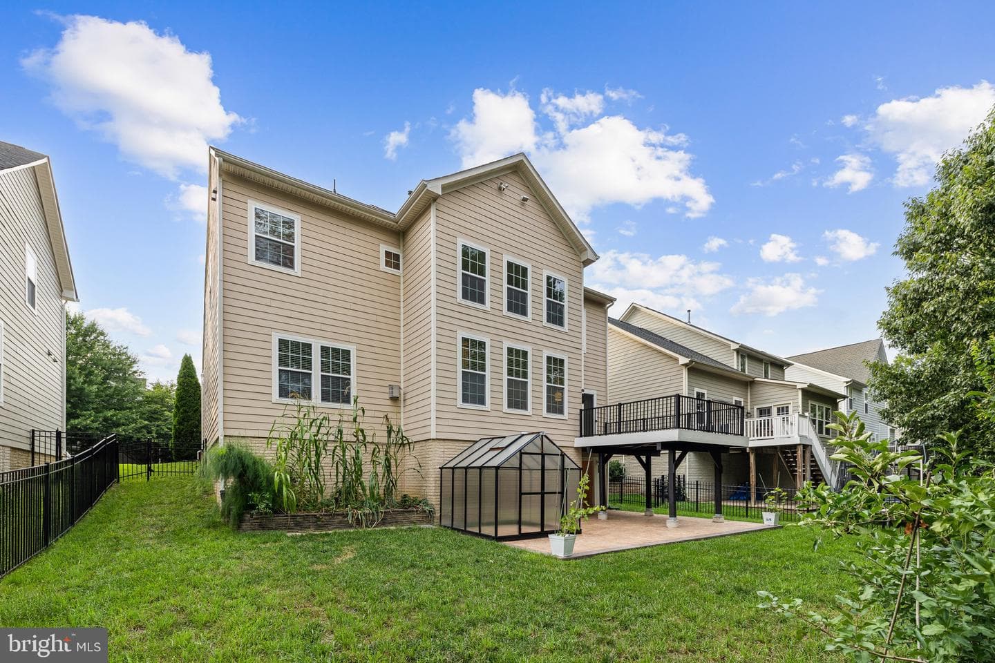 1100 Wright Court photo 55