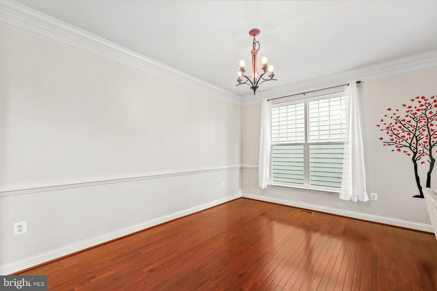 1402 Sands Cir photo 9