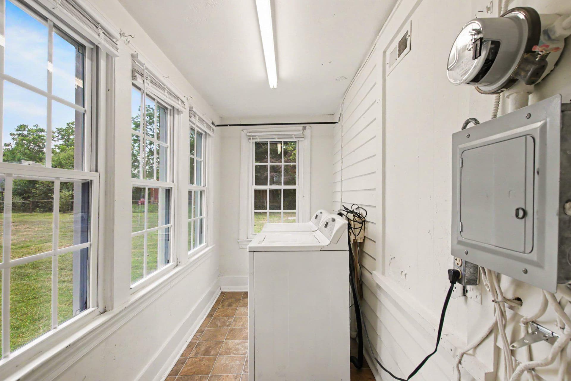 112 Gibson Street photo 21