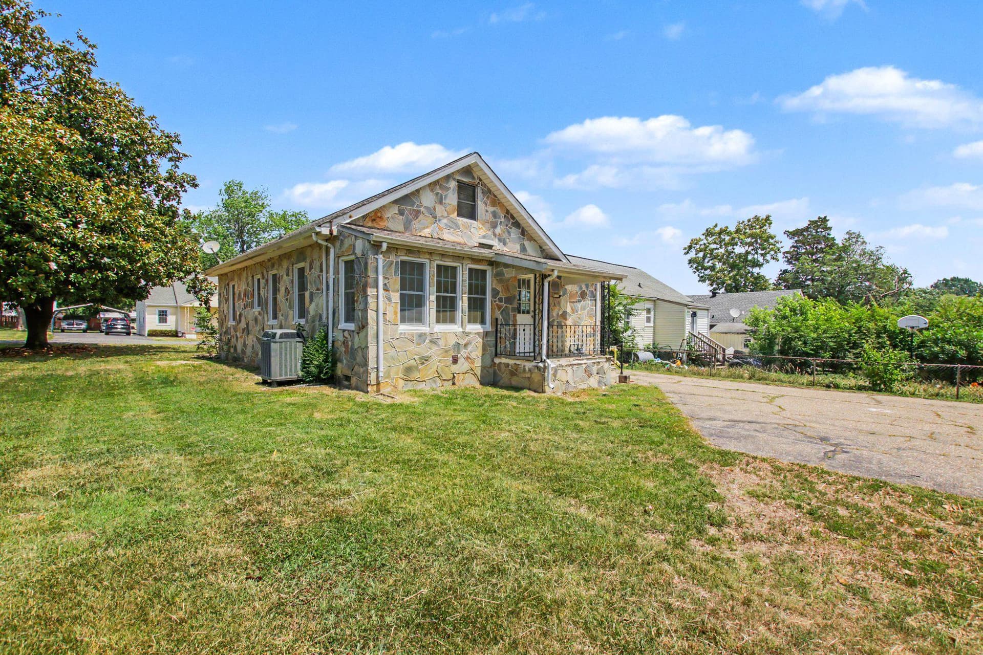 112 Gibson Street photo 25