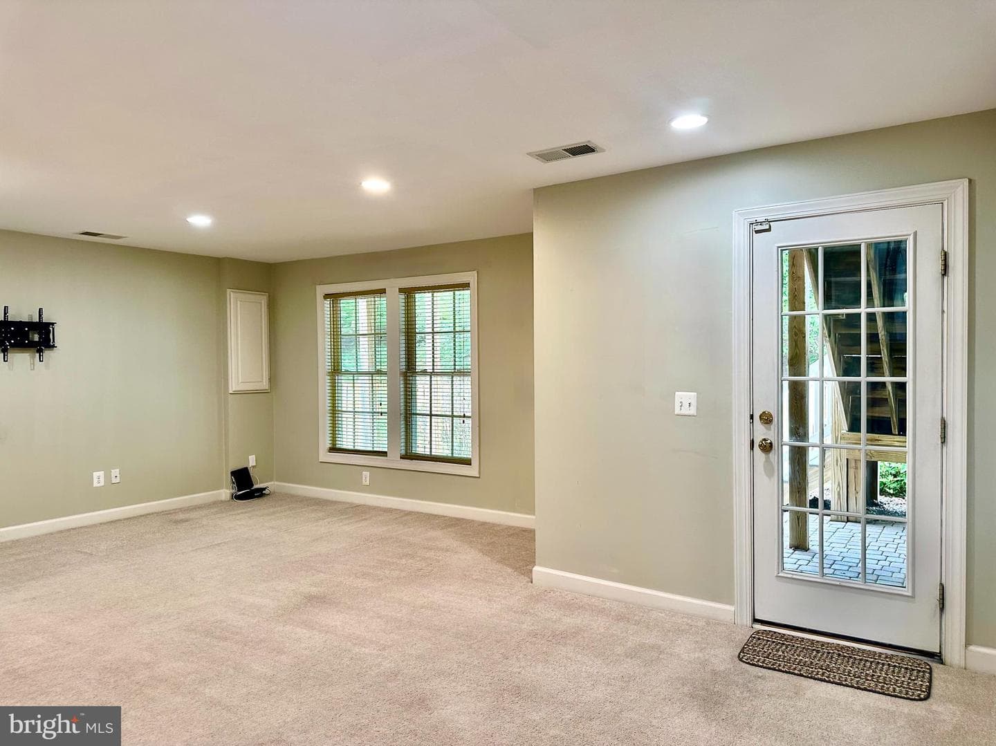 1040 Hotchkiss Place photo 23