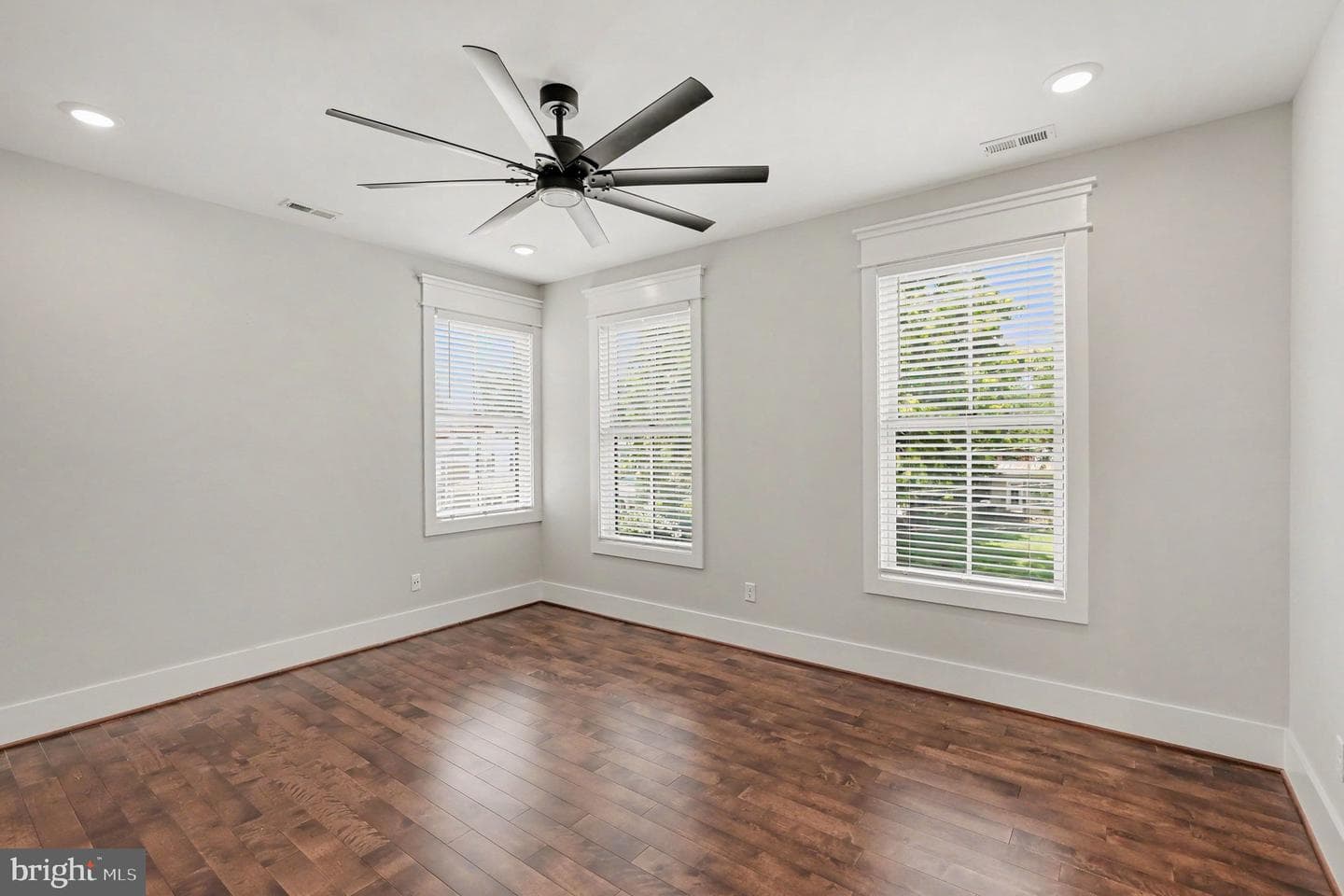 1119 Sophia St photo 27