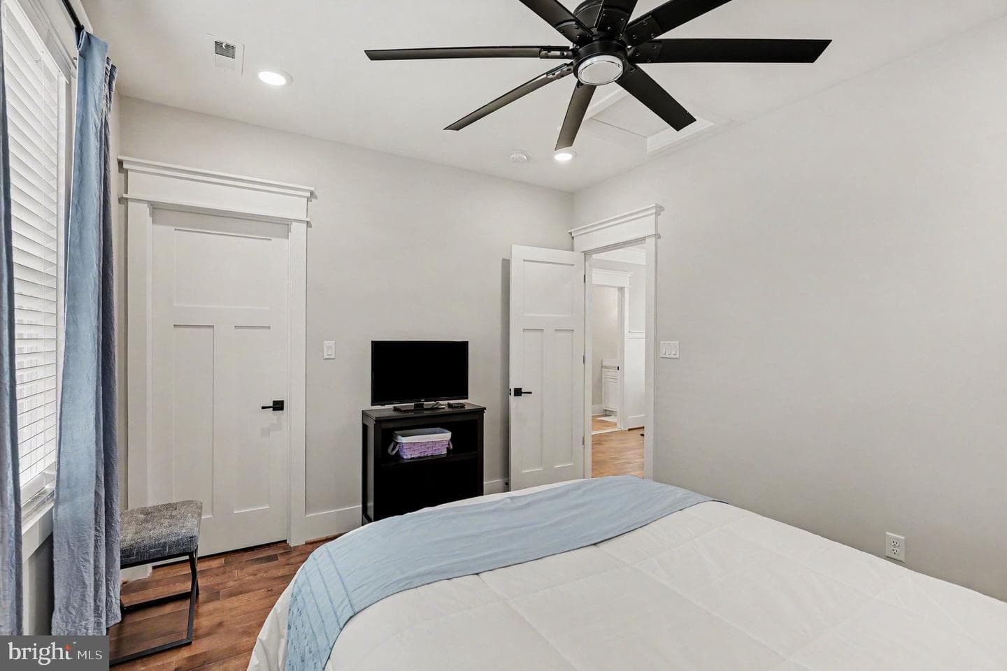 1119 Sophia St photo 30