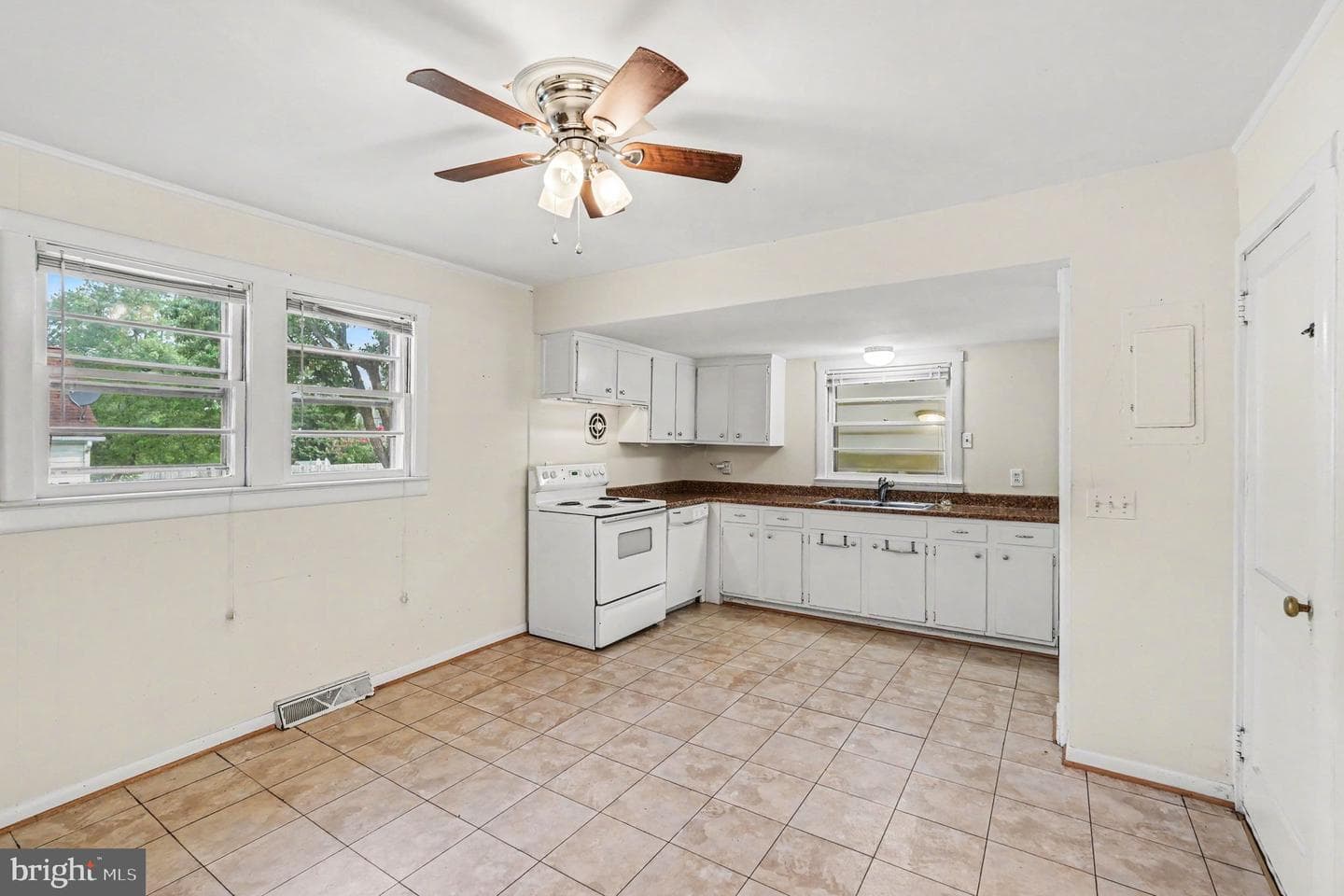 117 Hillcrest Drive photo 8