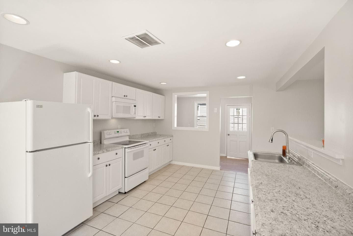4026 Chestnut Street photo 13