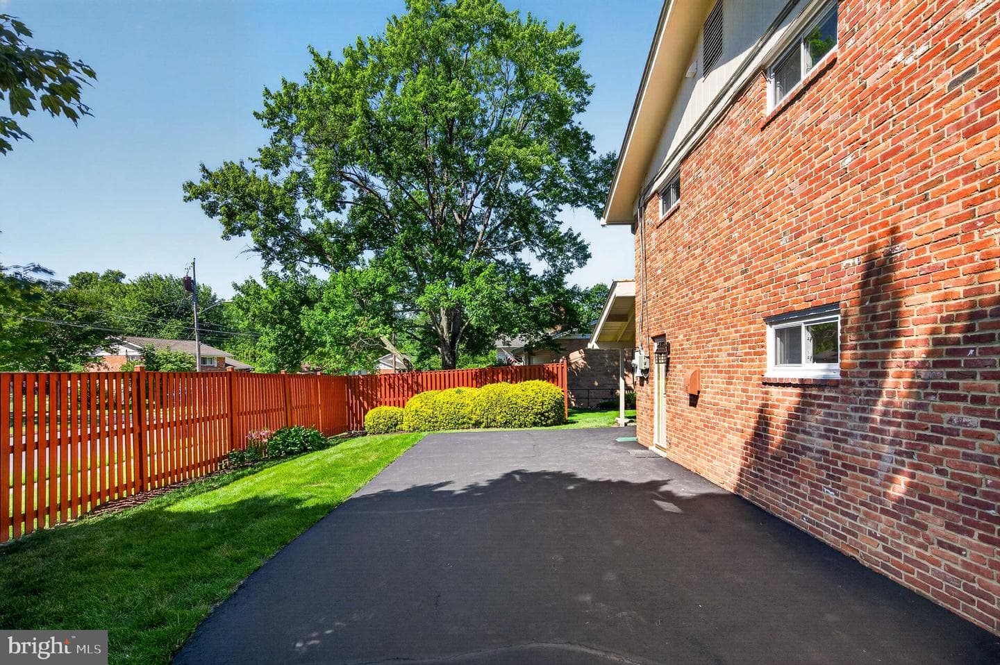 10301 Monroe Court photo 2
