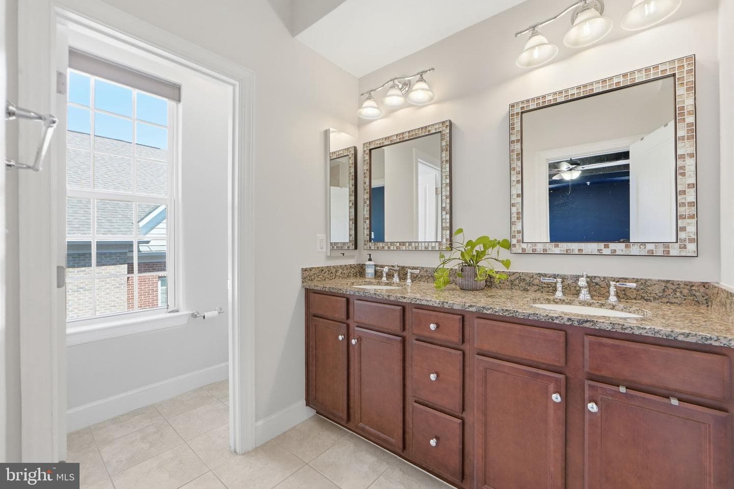 4090 Glendale Way photo 22