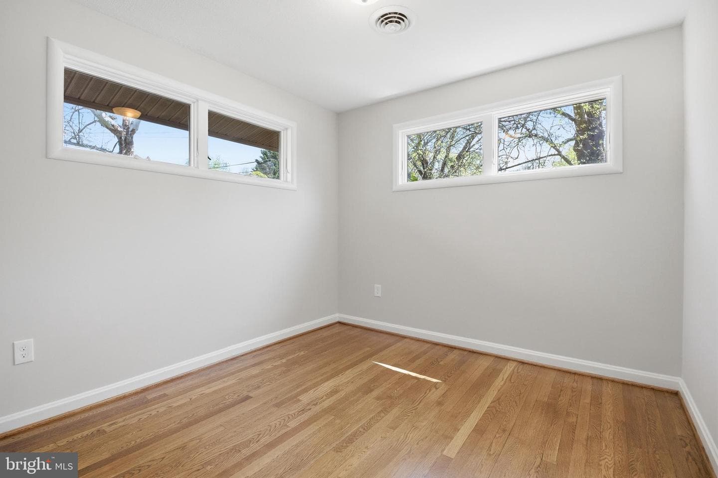 9924 Pinehurst Avenue photo 17