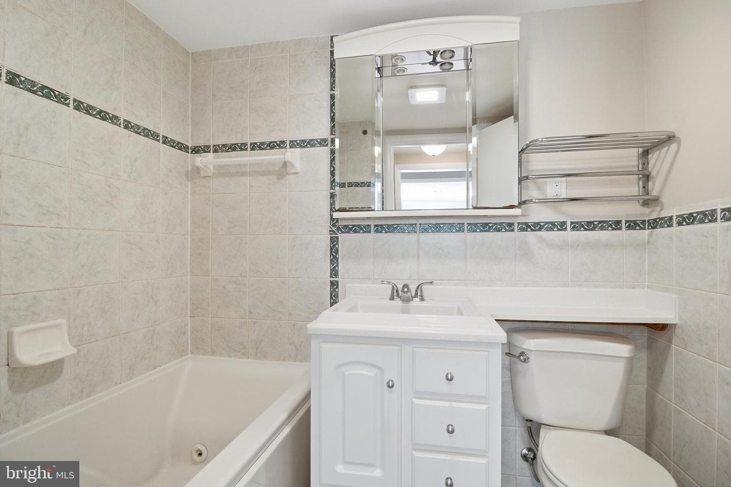9924 Pinehurst Avenue photo 32