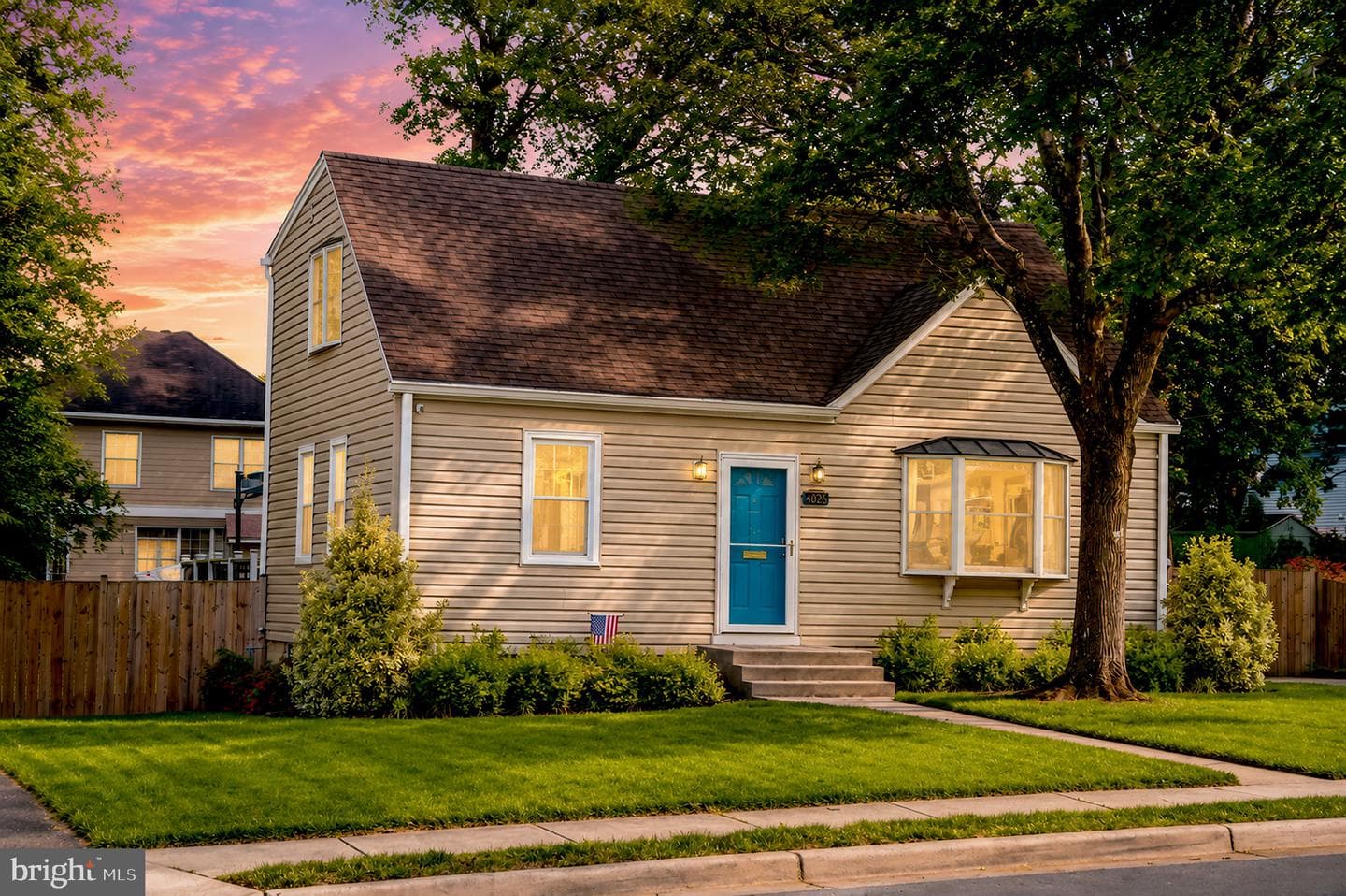 4025 Maple Street photo 1