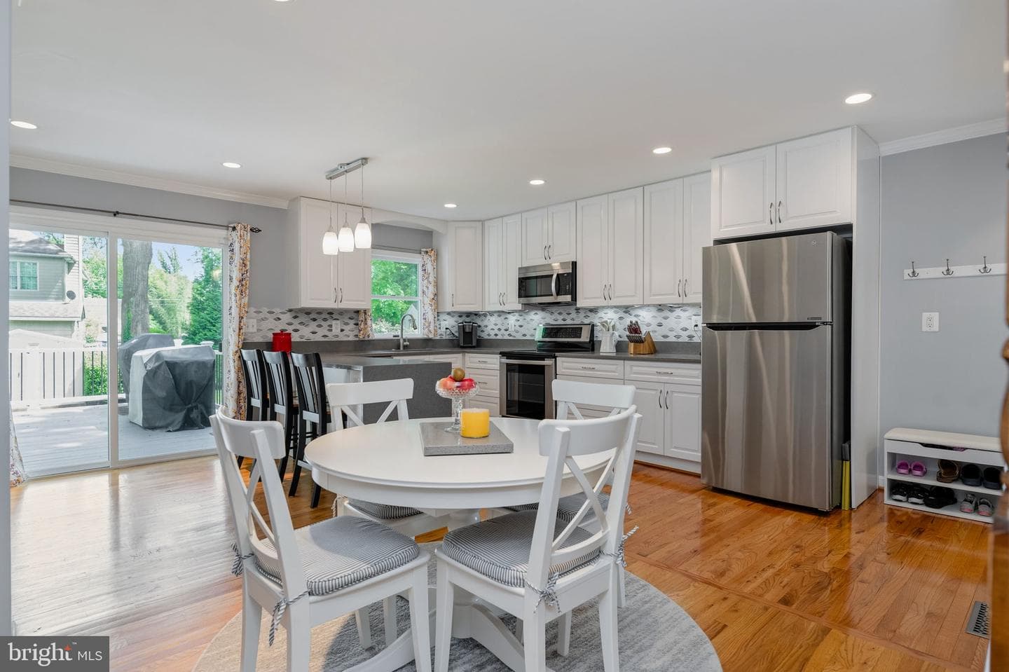 4025 Maple Street photo 9
