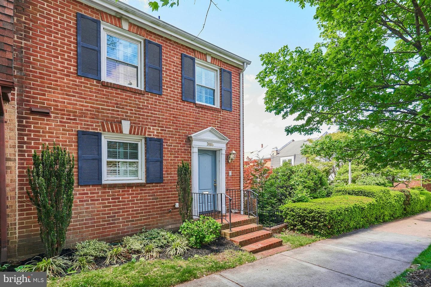 3886 University Drive photo 3