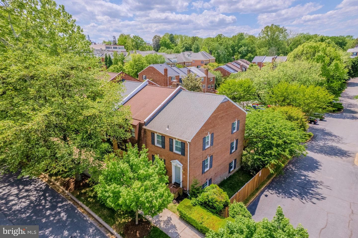 3886 University Drive photo 42