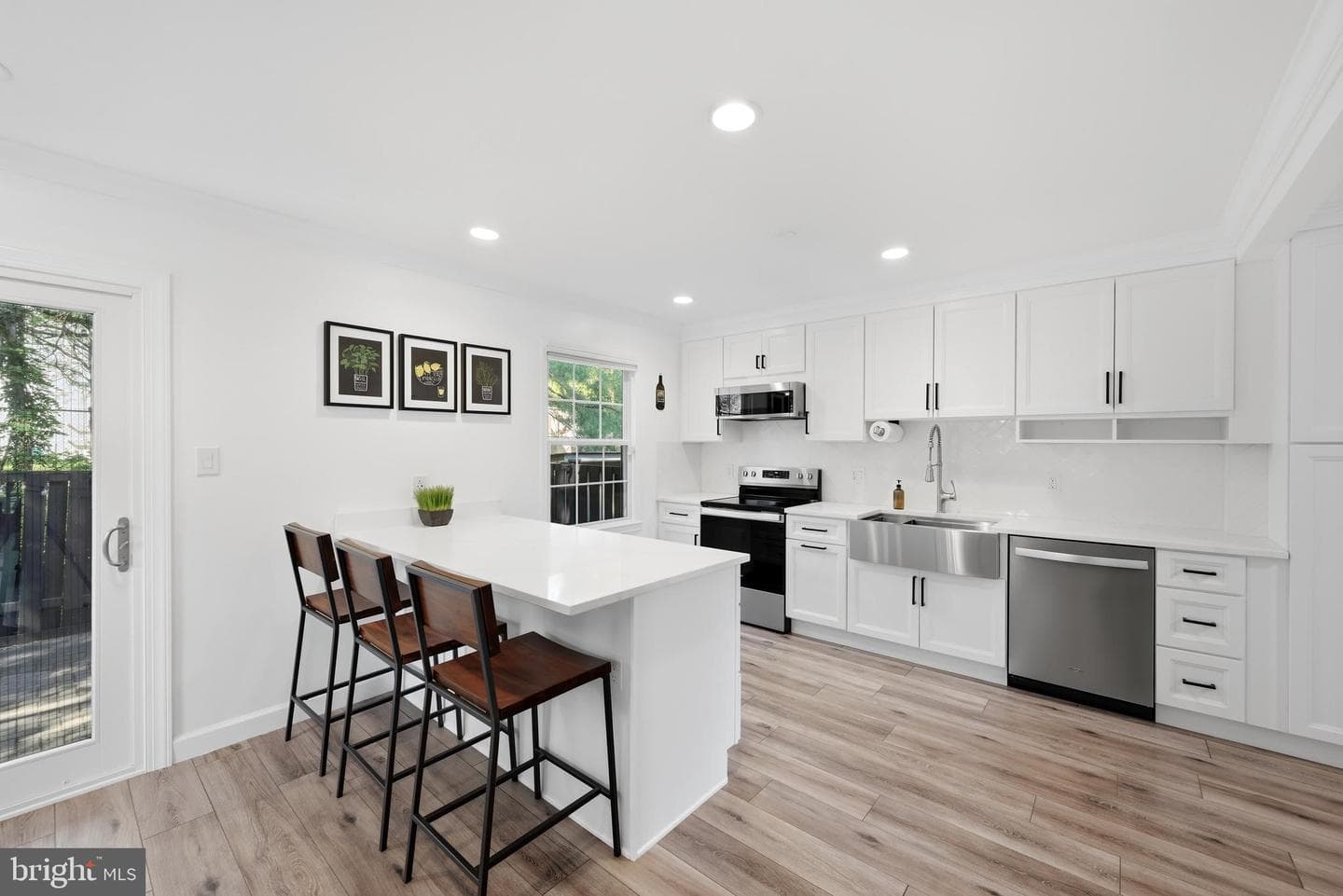 9774 Main Street photo 5