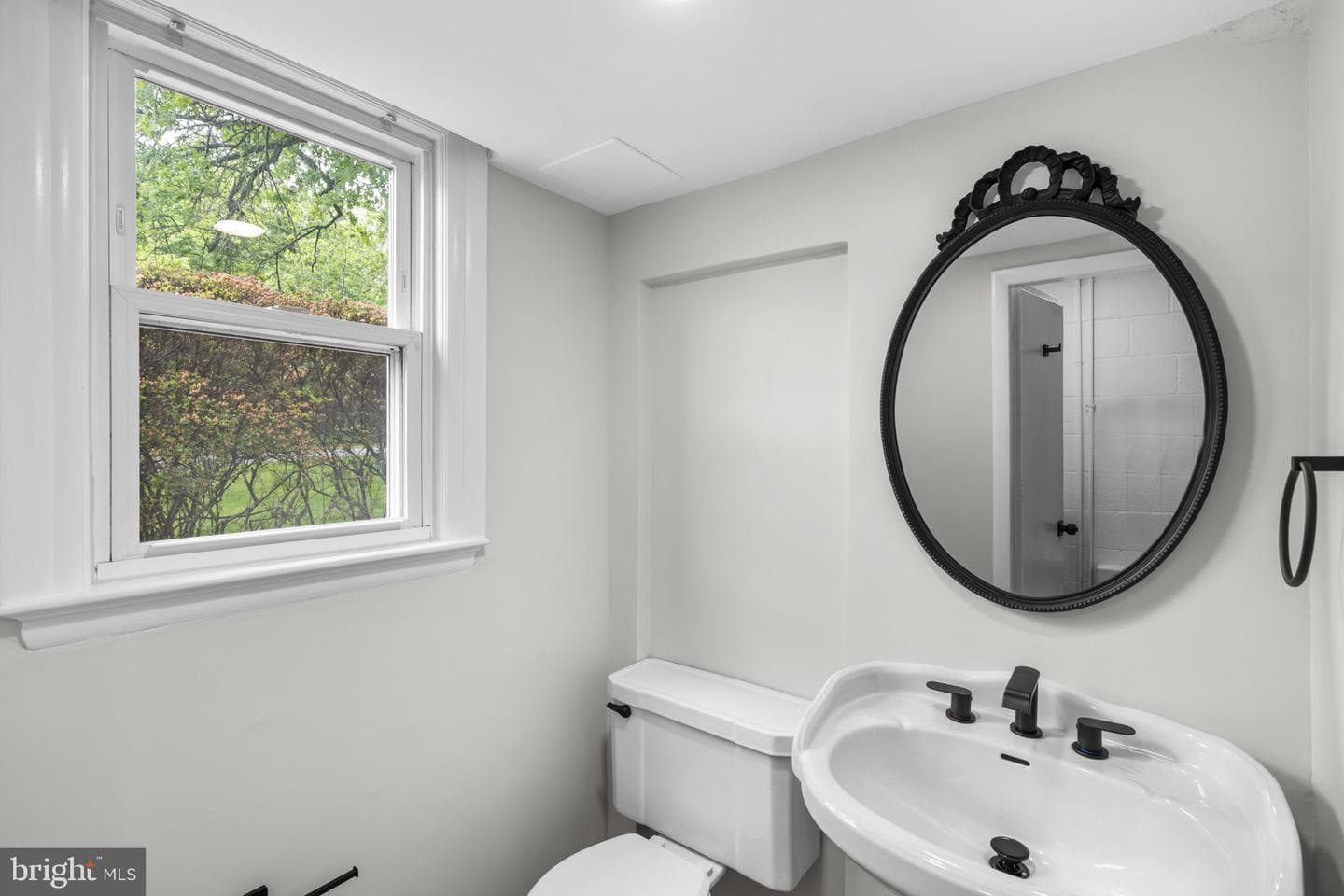 10242 Stratford Avenue photo 23