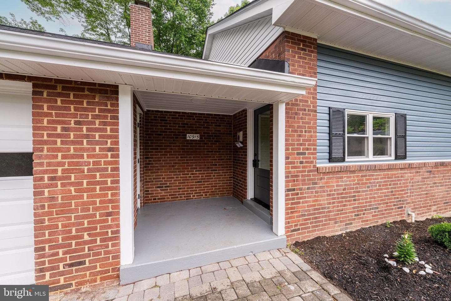 10915 Maple Street photo 3