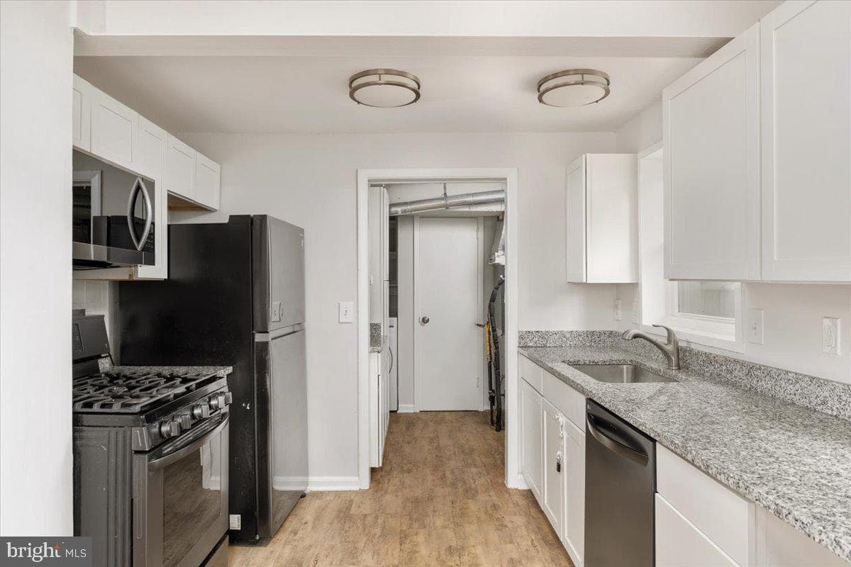 10623 Maple Street photo 6