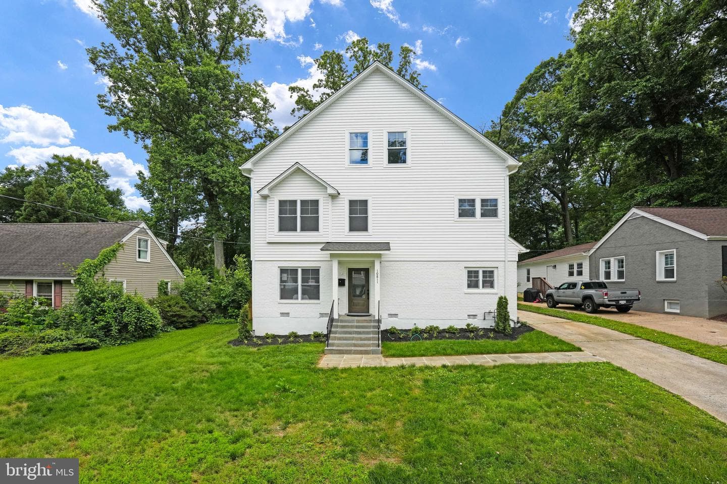 10811 Scott Drive photo 4