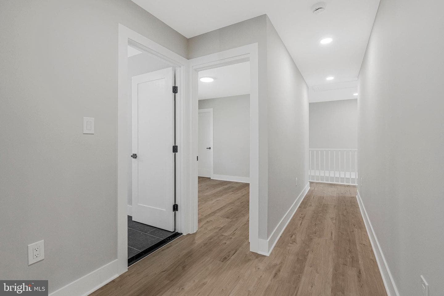 10211 Stratford Avenue photo 21