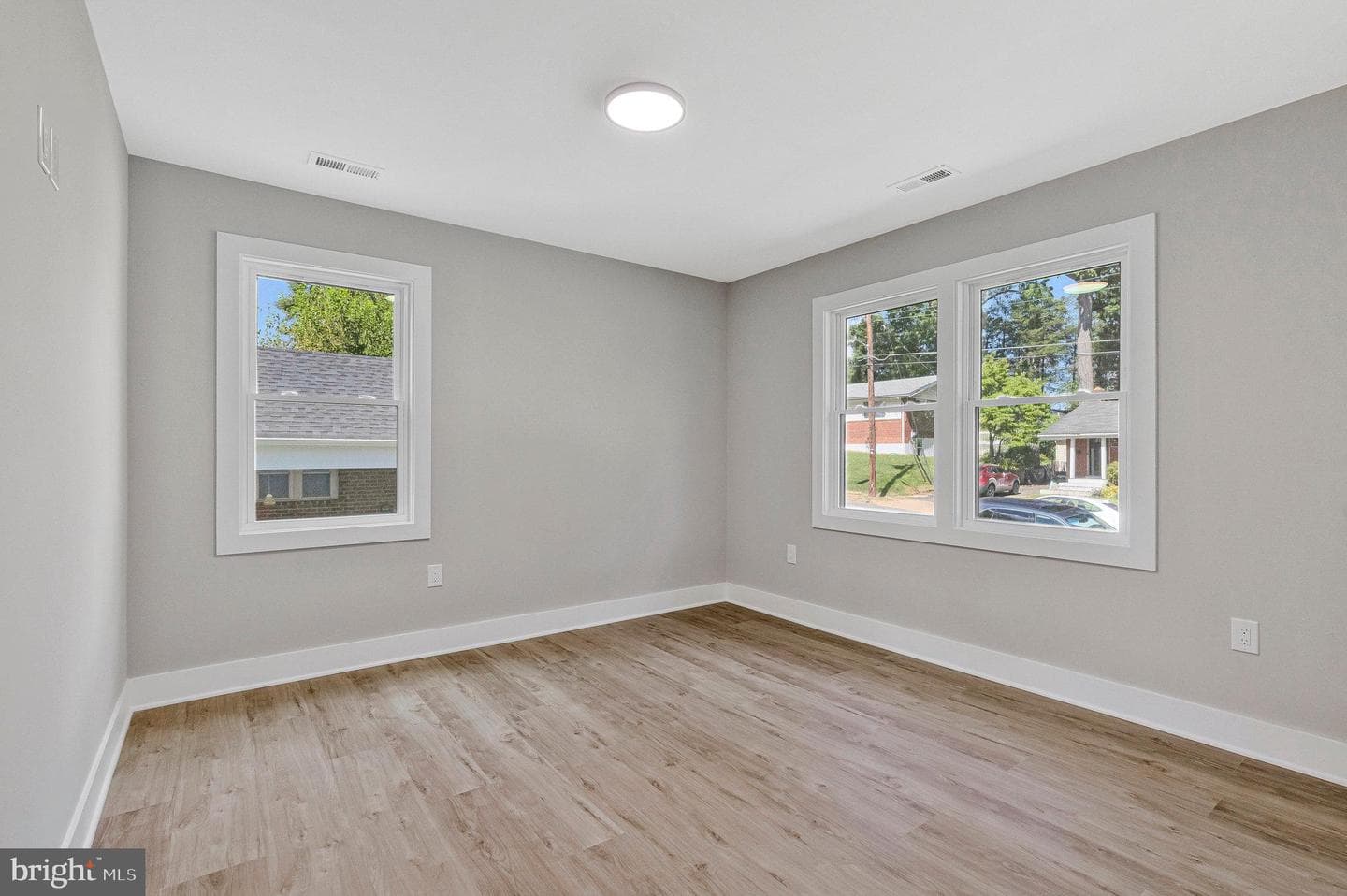 10211 Stratford Avenue photo 22