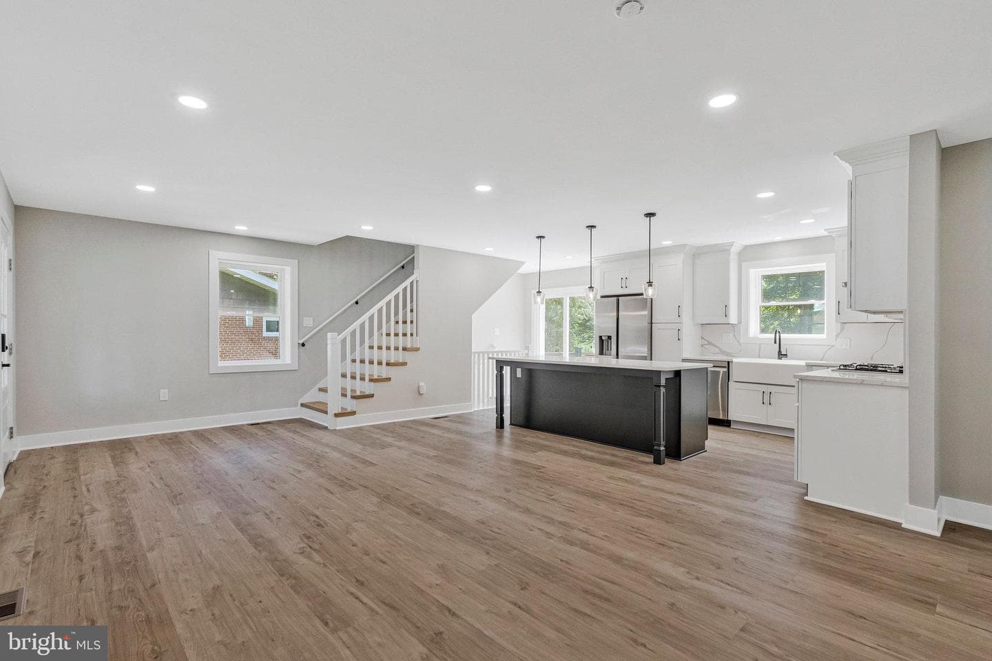 10211 Stratford Avenue photo 3