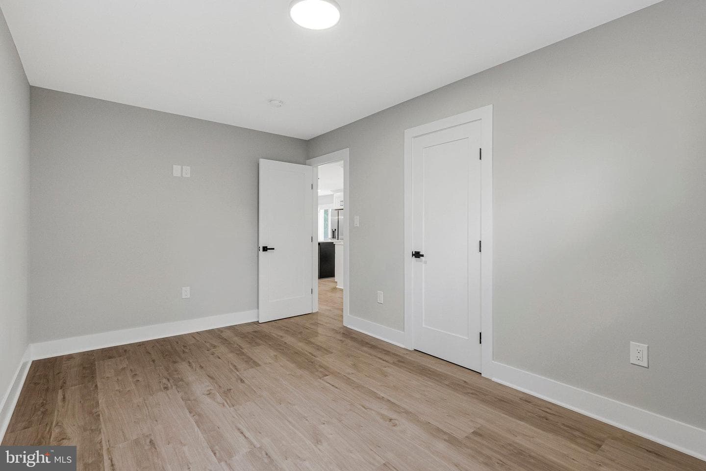 10211 Stratford Avenue photo 33