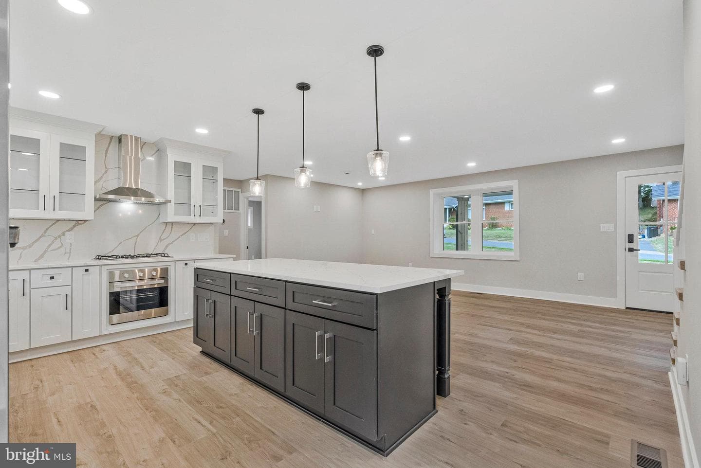10211 Stratford Avenue photo 9