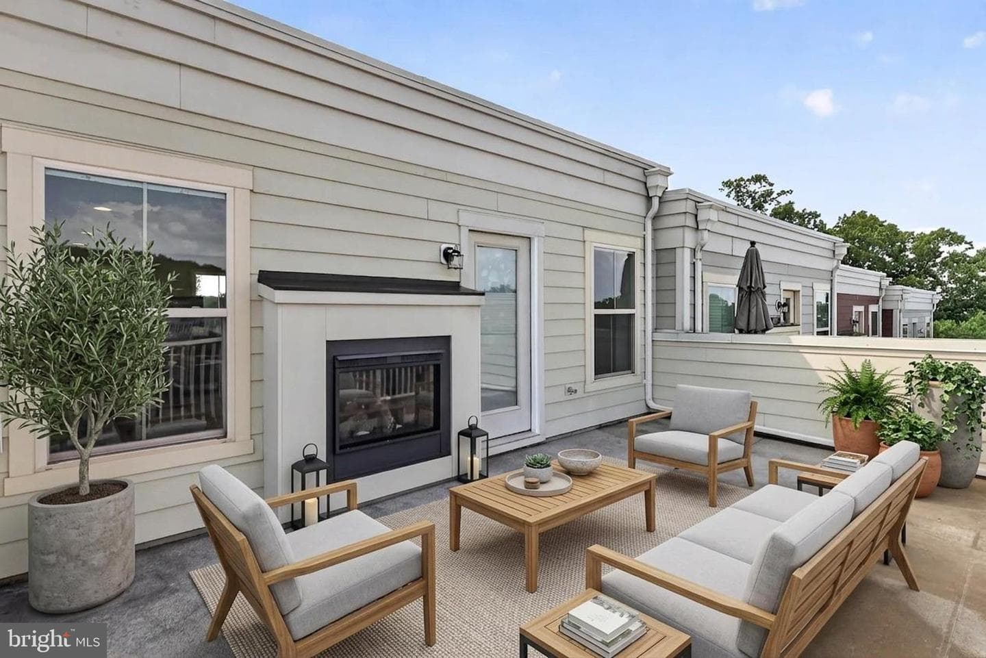 3957 Oak Street photo 46