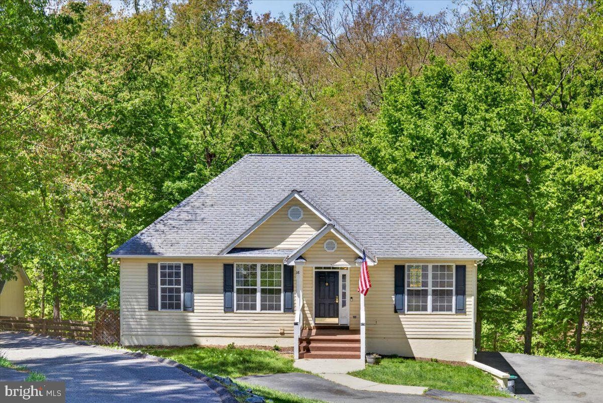 18 Chickasaw Place, Palmyra