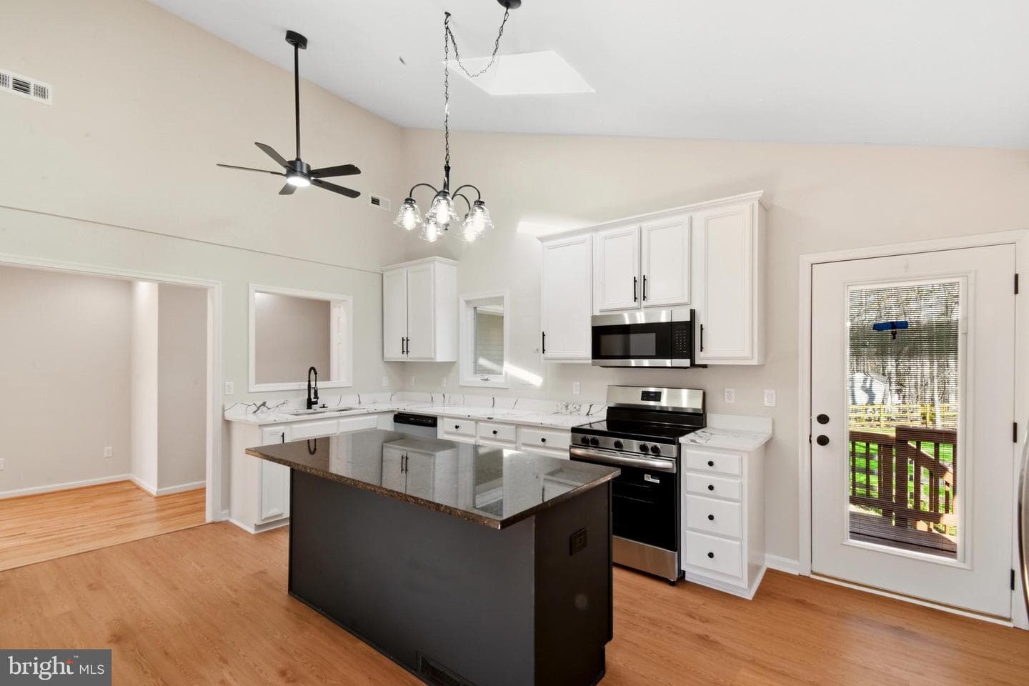 17 Bridlewood Dr photo 3