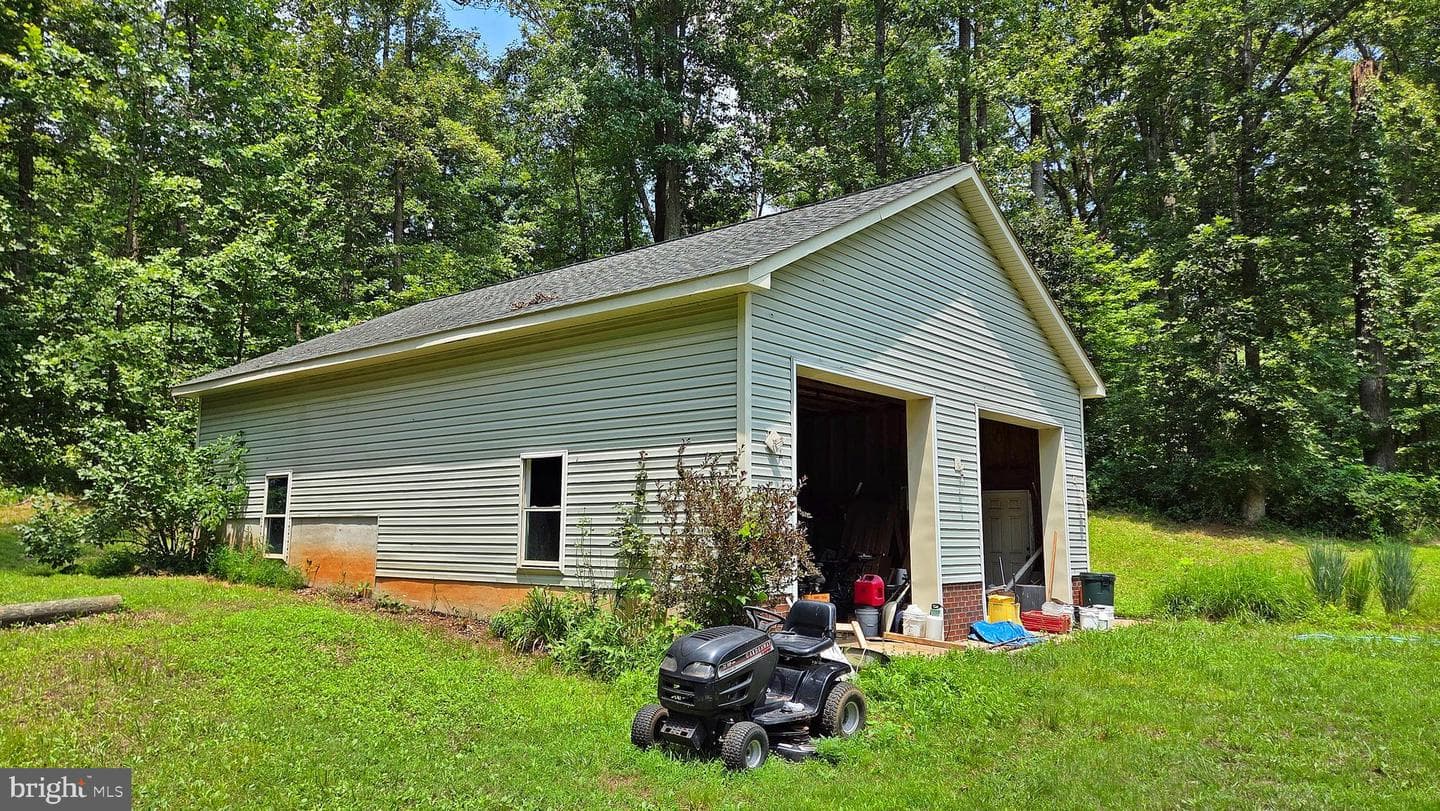 7296 Burke Lane photo 4