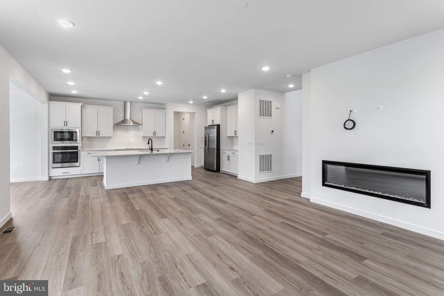 2083 Springvale Drive photo 10