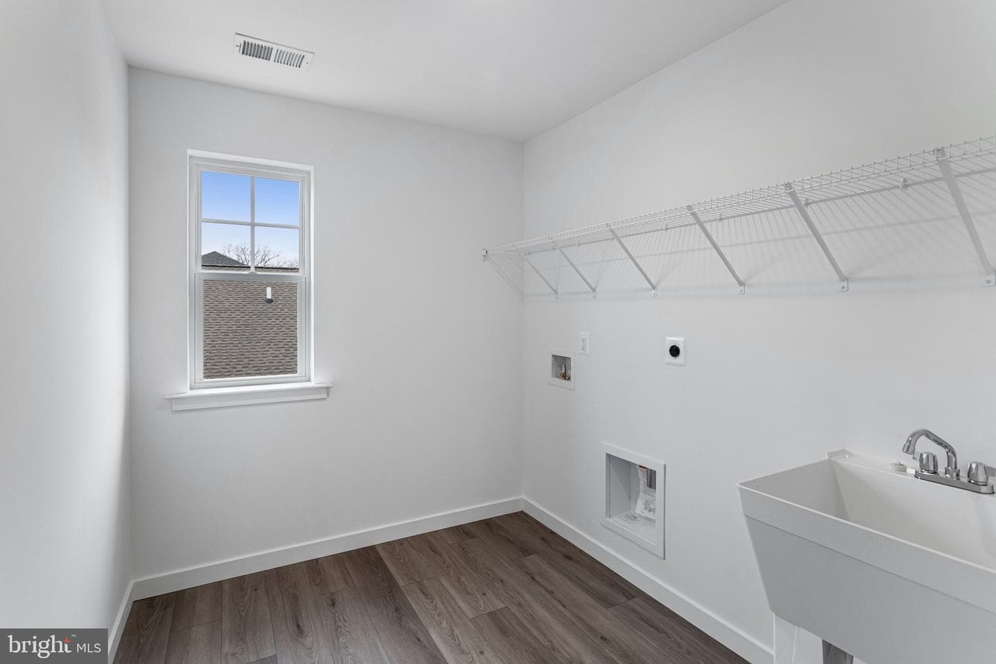 2083 Springvale Drive photo 19