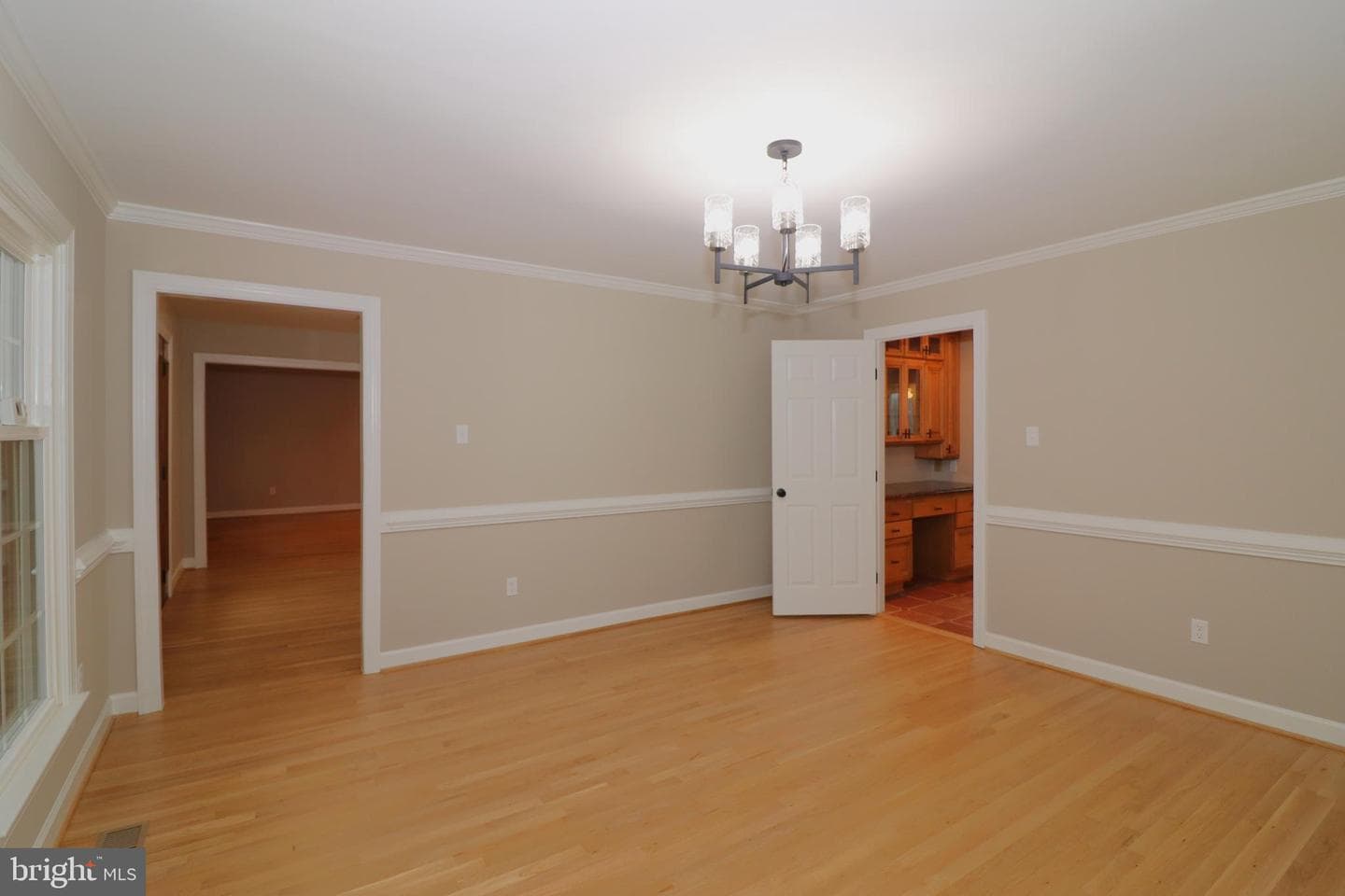 6885 Walnut Heights Drive photo 13