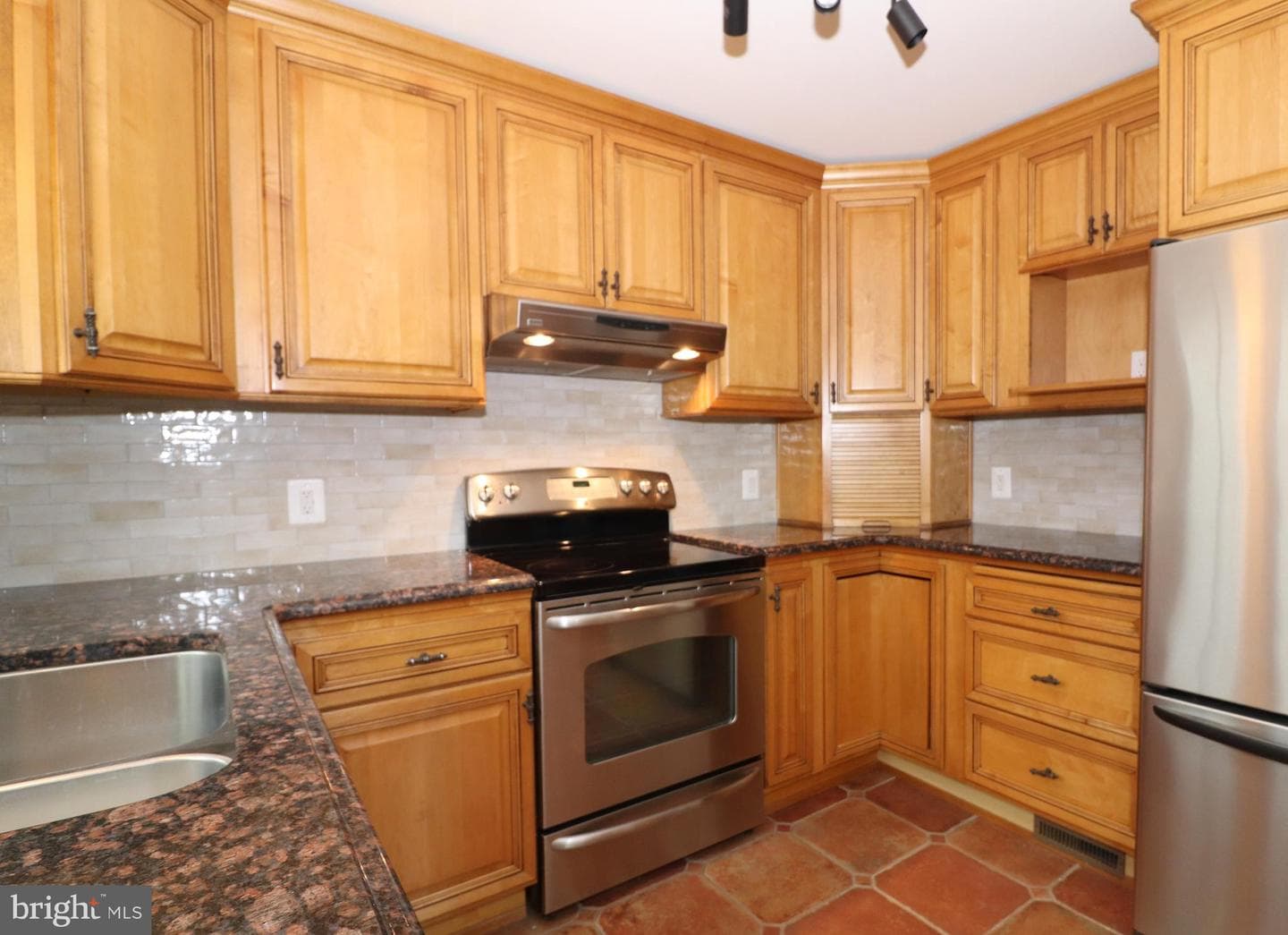 6885 Walnut Heights Drive photo 18