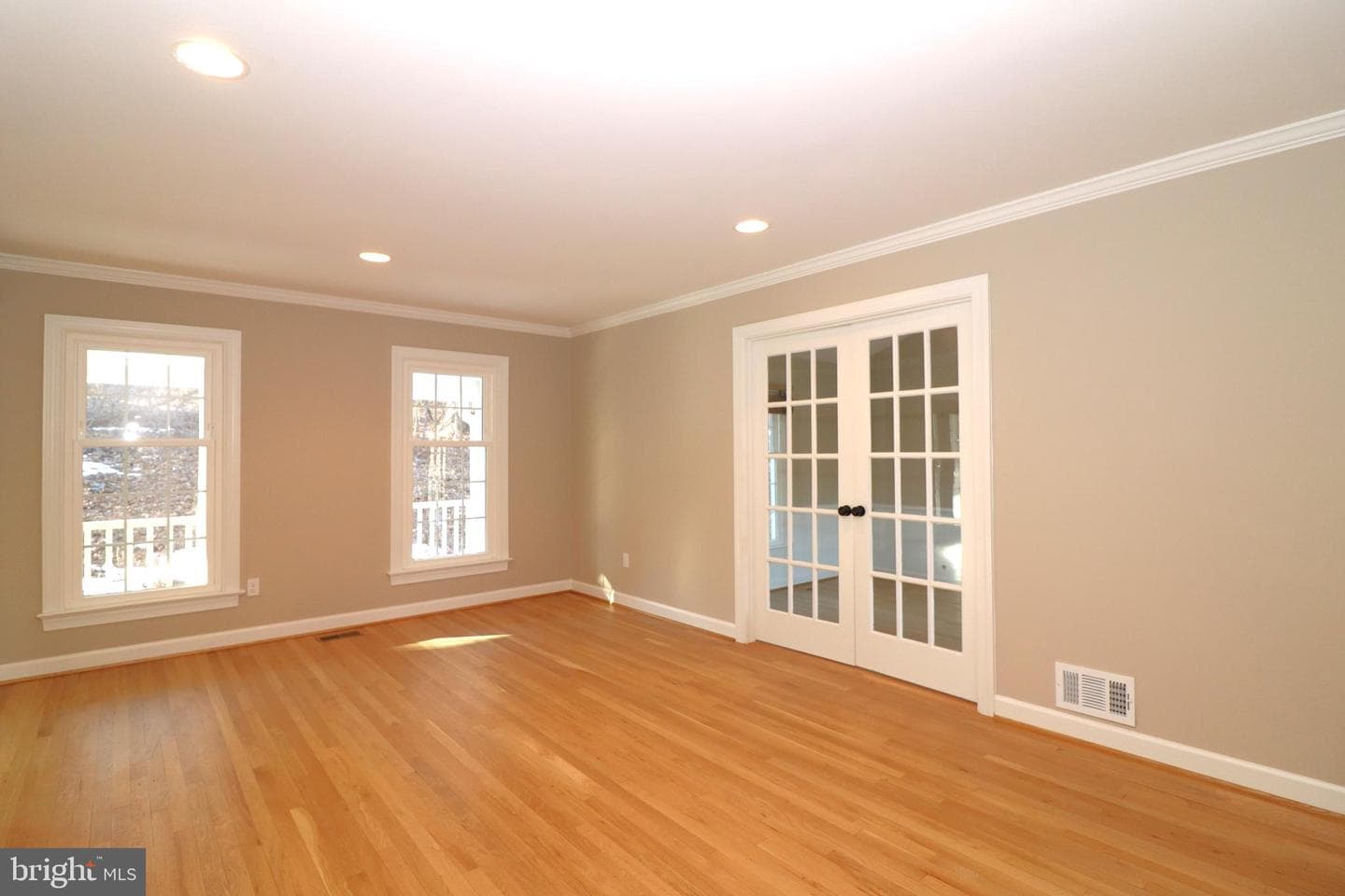 6885 Walnut Heights Drive photo 7