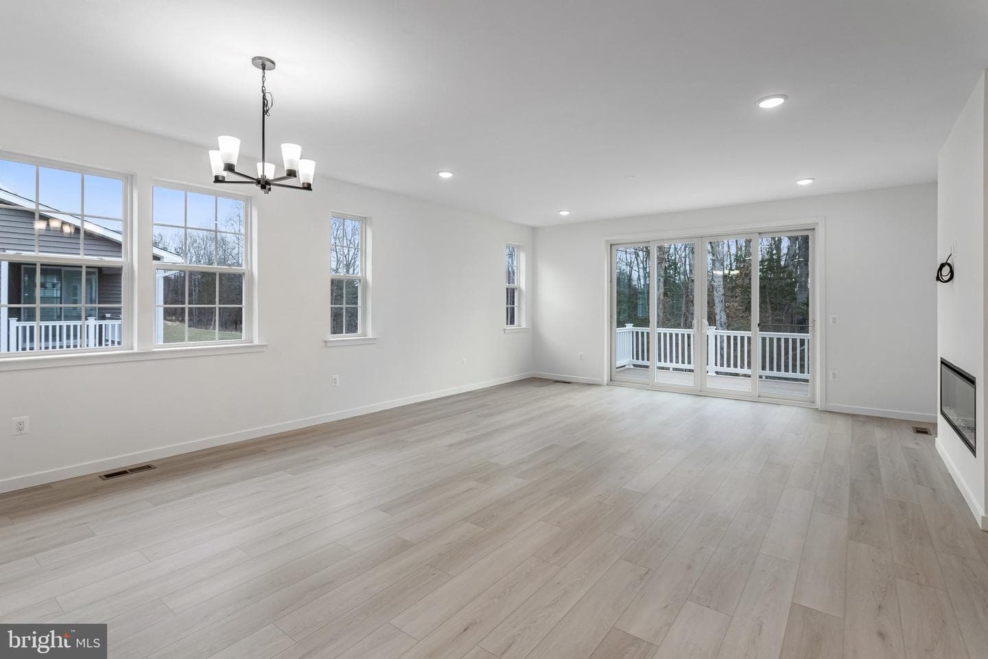 2079 Springvale Drive photo 16