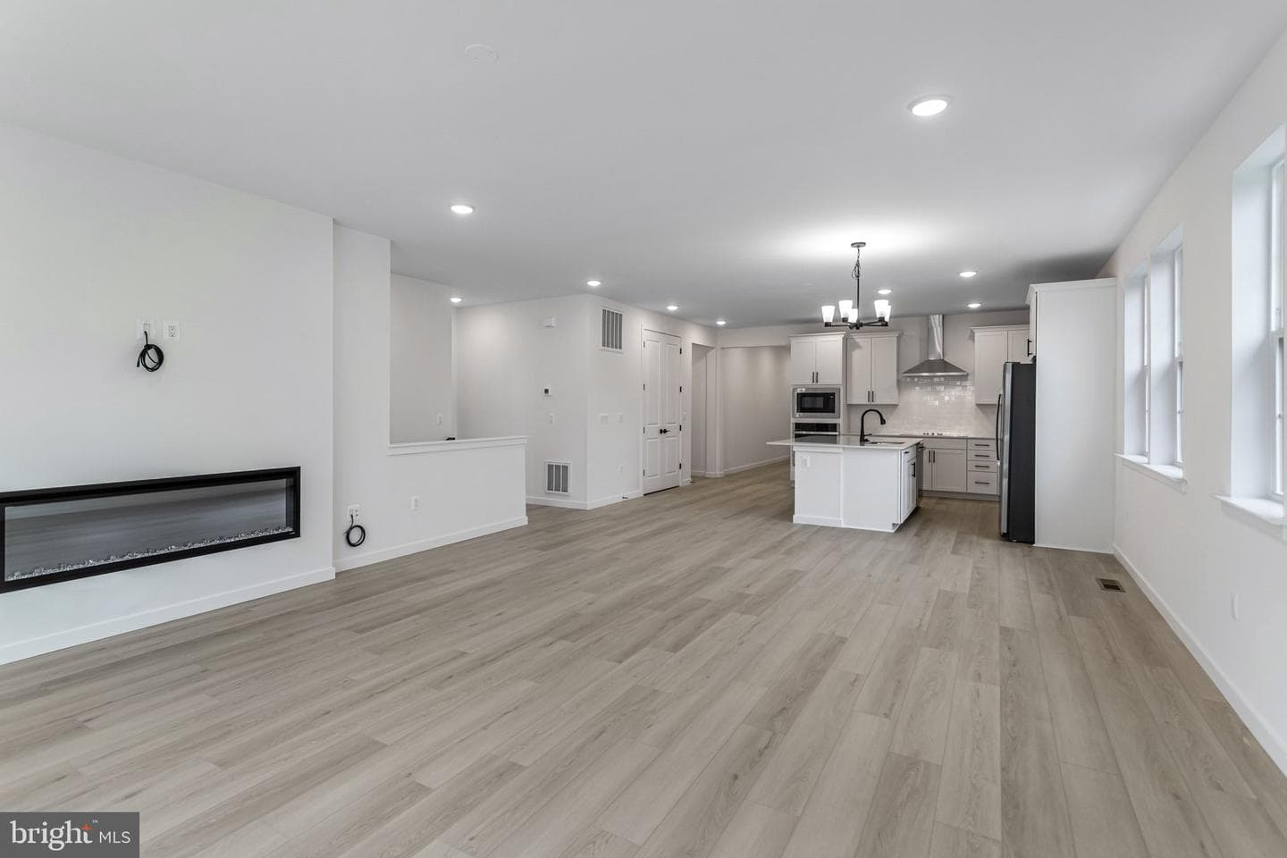 2079 Springvale Drive photo 18