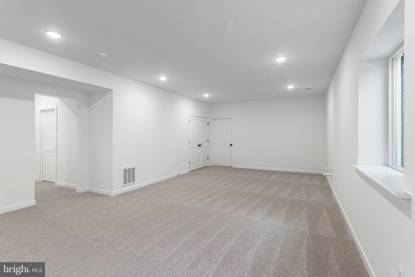 2079 Springvale Drive photo 25