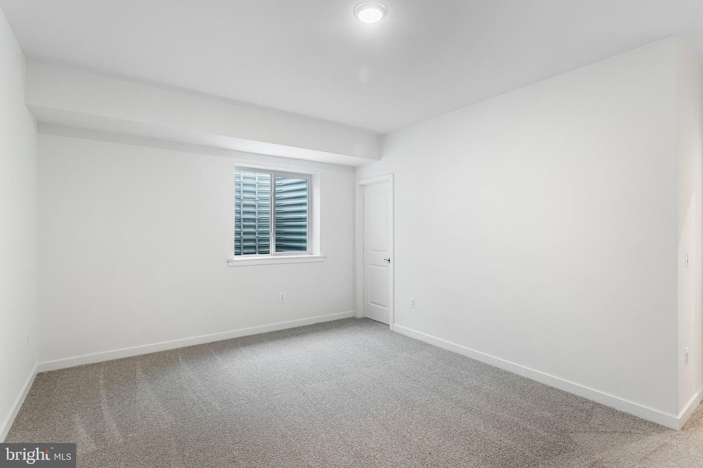 2079 Springvale Drive photo 30